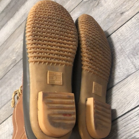 Khombu duck boots in a dark brown and camel color lace up boots for fall winter - Picture 6 of 7